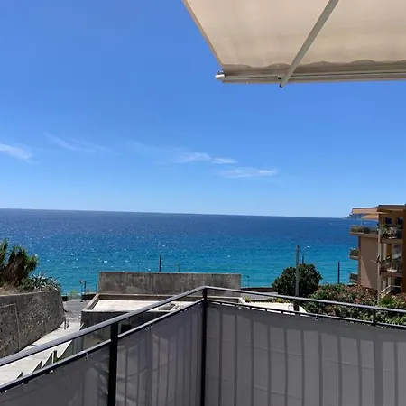 Lägenhet La Terrazza Sul Mare Da Mery *